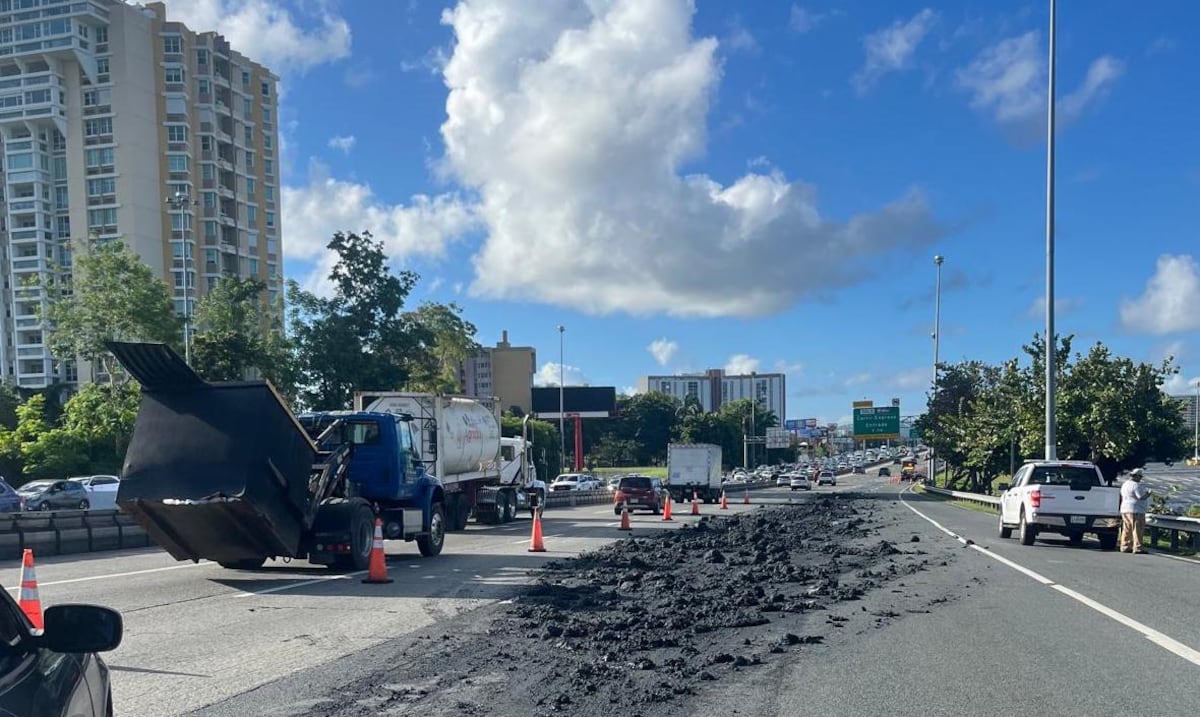Restablecen el tránsito en el expreso PR-18 tras remover escombros que cayeron al pavimento