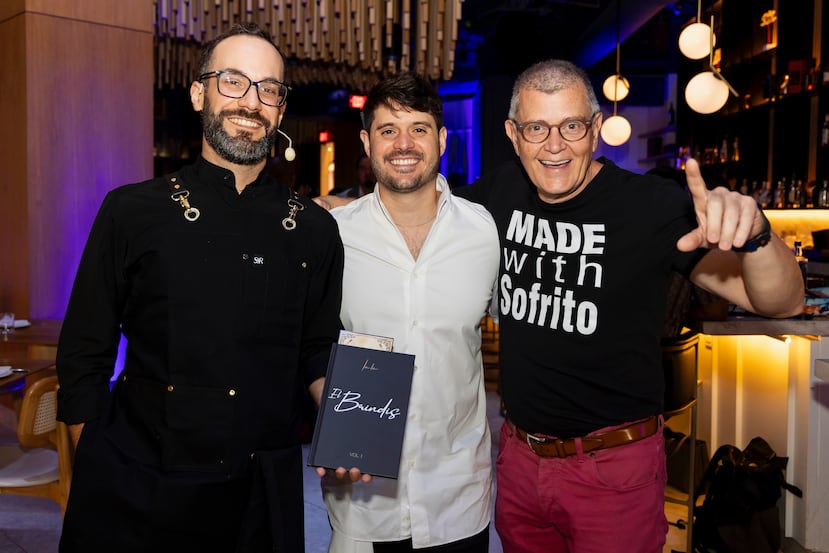 De izquierda a derecha: José “Chuck” Rivera, chef Guillermo López Folch y Bernardo “BeMe” Medina.