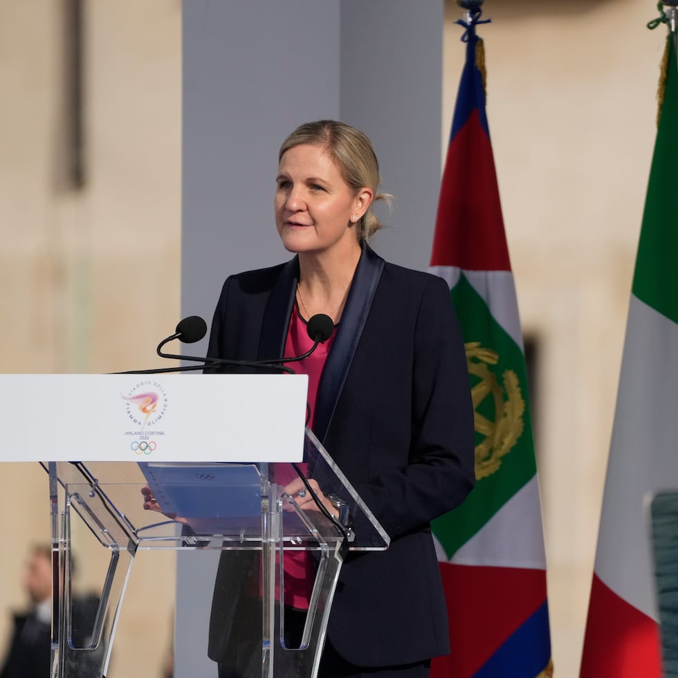 La presidenta del COI Kirsty Coventry brinda un discurso durante la ceremonia de encendido de la llama de los Juegos Olímpicos de Invierno Milan Cortina 2026, el 5 de diciembre de 2025, en Roma.