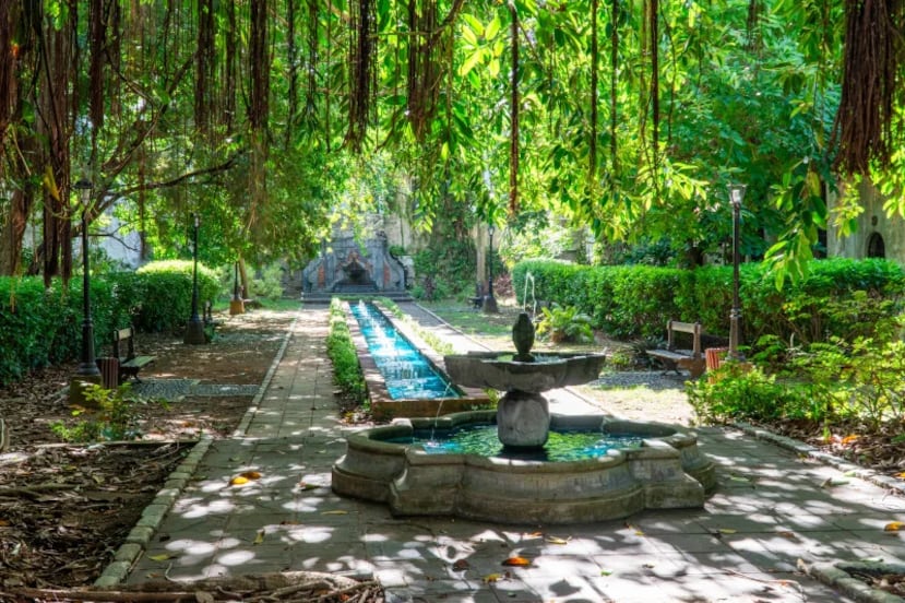 Fuente de agua en el jardín interior del Museo Casa Blanca, en el Viejo San Juan