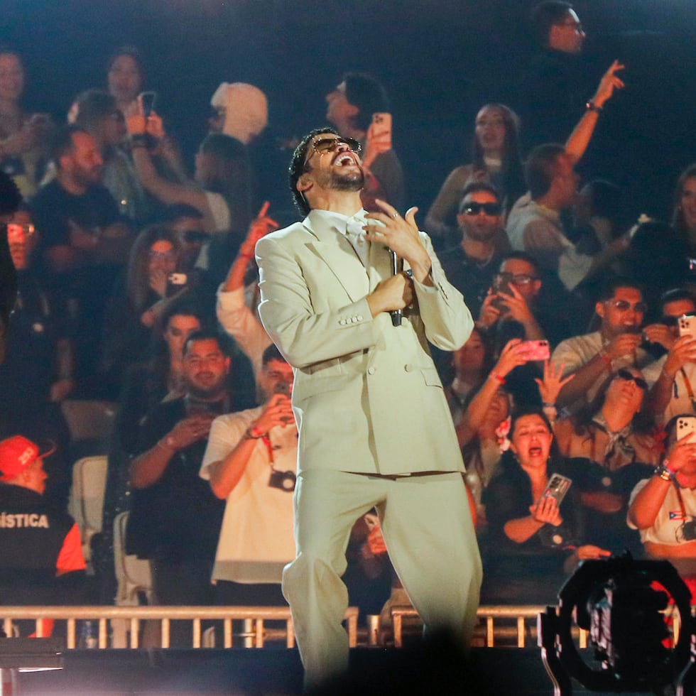 El cantante puertorriqueño Bad Bunny durante uno de sus conciertos en Colombia, como parte de su gira 'Debí Tirar Más Fotos World Tour'.