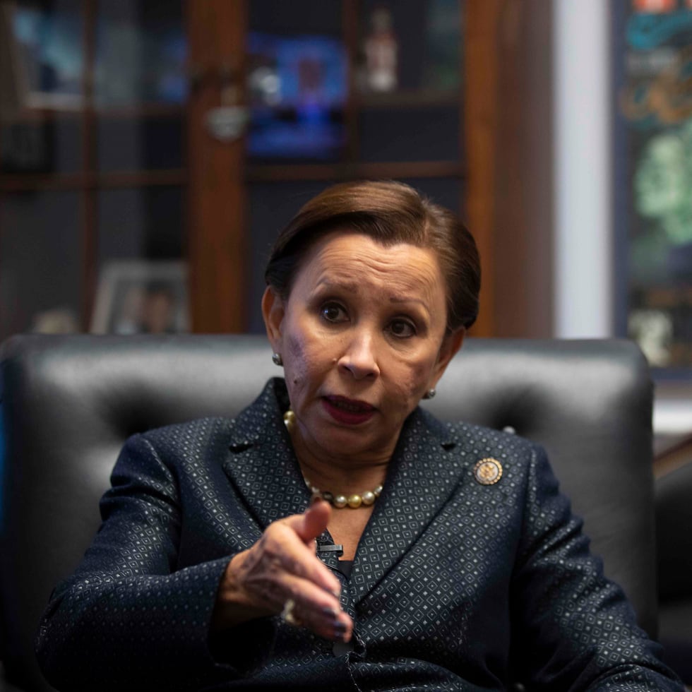 Velázquez, natural de Yabucoa, fue electa por vez primera en noviembre de 1992.