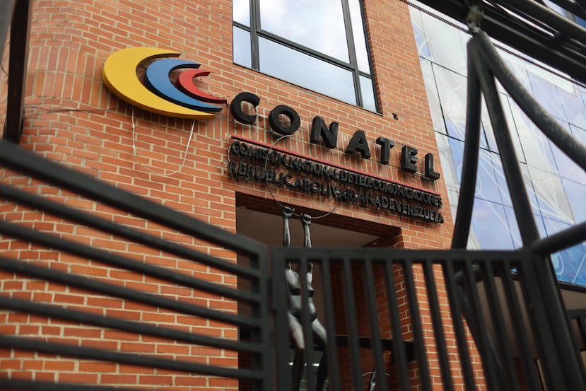 Edificio de la Comisión Nacional de Telecomunicaciones de Venezuela (Conatel) este viernes, en Caracas (Venezuela). Organizaciones civiles y medios de comunicación de Venezuela convocaron una manifestación para exigir el desbloqueo de páginas web.