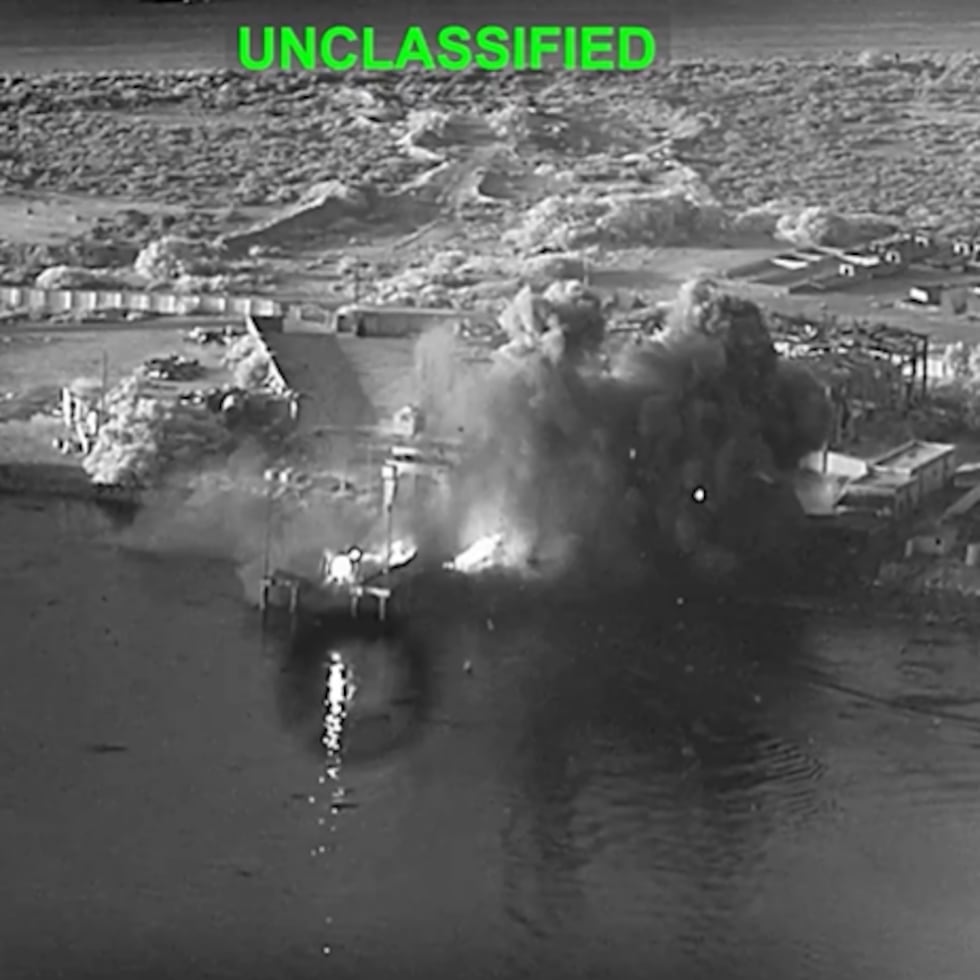 Las Fuerzas Armadas estadounidenses usaron por primera vez en combate drones marítimos para atacar un centro de mantenimiento para submarinos y barcos en Irán, informó este lunes el Comando Central del Ejército de Estados Unidos (Centcom) en medio de la nueva escalada de la guerra.
