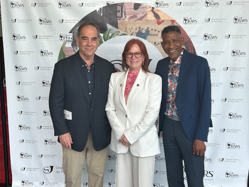 Desde la izquierda: Maximiano Valdéz, director titular de la OSPR; Melissa Santana, directora ejecutiva de la Corporación de la OSPR; y William Cepeda, experimentado músico puertorriqueño.