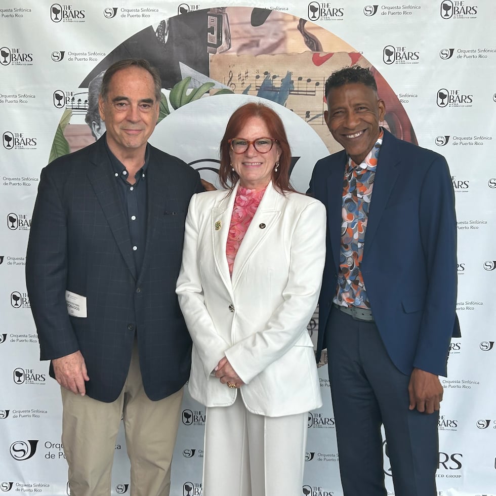 Desde la izquierda: Maximiano Valdéz, director titular de la OSPR; Melissa Santana, directora ejecutiva de la Corporación de la OSPR; y William Cepeda, experimentado músico puertorriqueño.