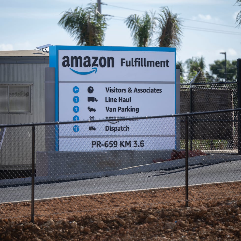 In this October 2025 photo, Amazon's distribution center in Dorado appears to be essentially complete and fully branded. Its opening depends on the completion of road improvements required by the Puerto Rico Department of Transportation and Public Works (DTOP).