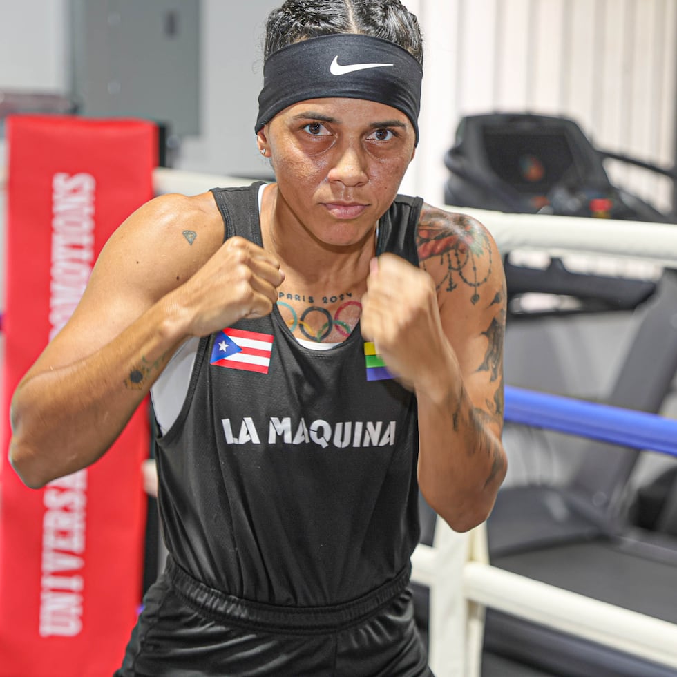 Ashleyann Lozada dominó la pelea para conquistar el título Gold de la AMB en la división supergallo.
