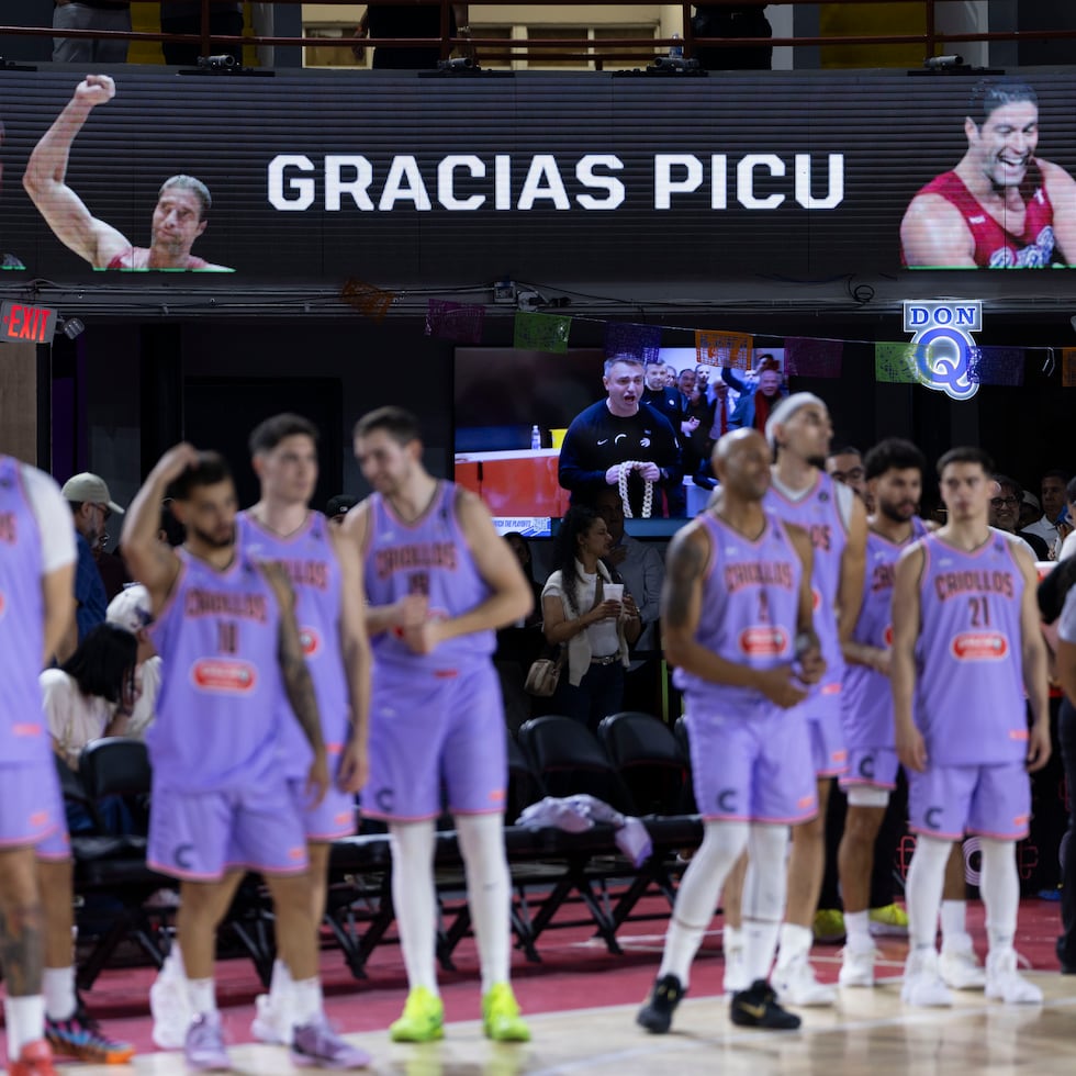 Criollos y Vaqueros mostraron su respeto a Piculín Ortiz en el Coliseo Roger Mendoza.