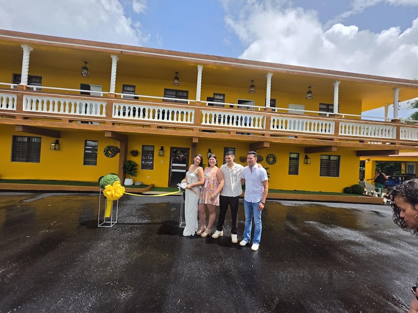 Alex DJ junto a su familia en la inauguración del centro Hacienda Margarita Living Resort.