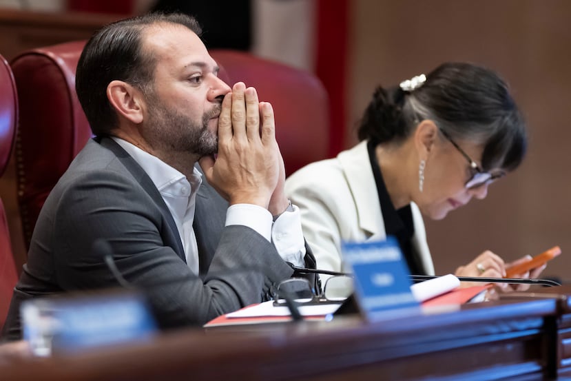 En la foto, los senadores Adrián González y María de Lourdes Santiago, del Partido Independentista Puertorriqueño.