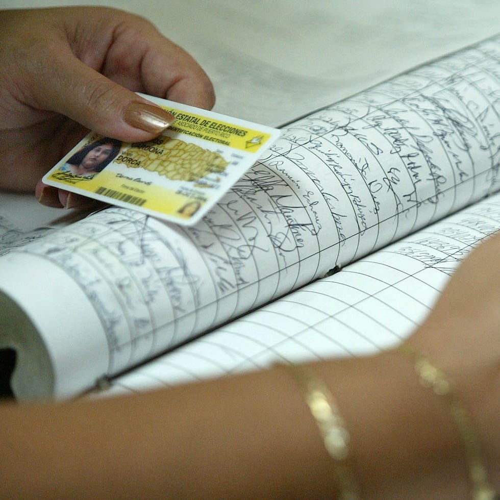 Los documentos evaluados por la Comisión incluyen el relato de dos funcionarios de partidos distintos