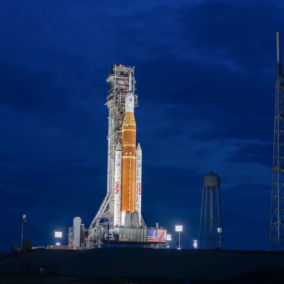 El cohete Artemis II SLS con la nave espacial Orion.