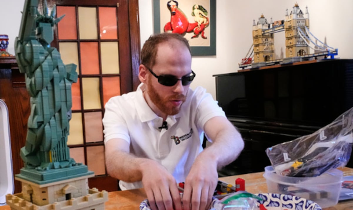 ¿Cómo un ciego hizo posible que otras personas con baja visión construyeran sets de Lego?