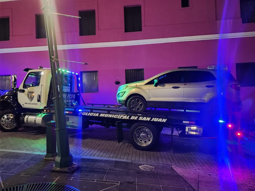 Vehículo ocupado a los sospechosos del asesinato de un turista en el Viejo San Juan.