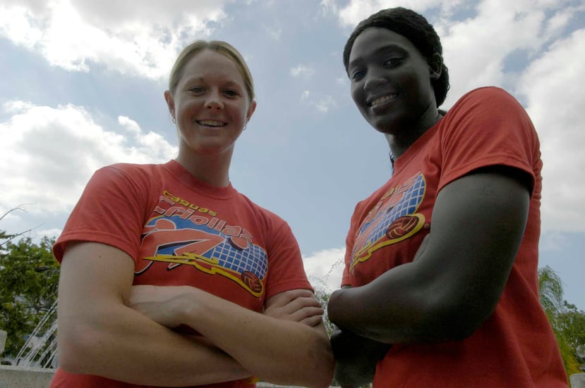 Stacey Gordon y Kim Willoughby, uno de los mejores dúos de refuerzos en el Voleibol Superior, aportaron al invicto de las Criollas en 2005.