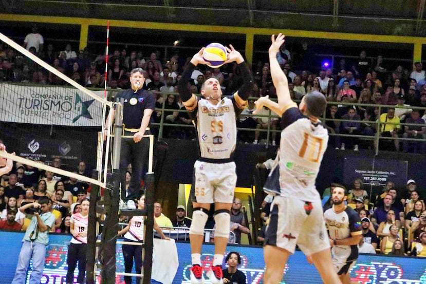 El acomodador Kevin Rodríguez ha combinado efectivamente por todas las zonas de ataque de los Cafeteros.