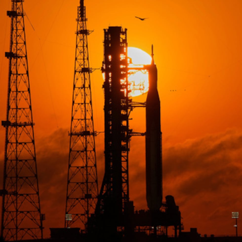 La NASA tardó sólo ocho años en poner a su primer astronauta en el espacio y a Neil Armstrong y Buzz Aldrin, del Apolo 11, en la Luna en 1969, superando el plazo fijado por el Presidente John Kennedy para el final de la década.