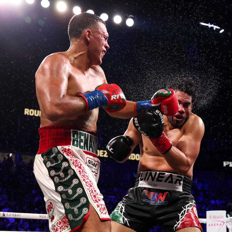 David Benavidez castiga a Gilberto “Zurdo” Ramírez con un gancho al rostro.