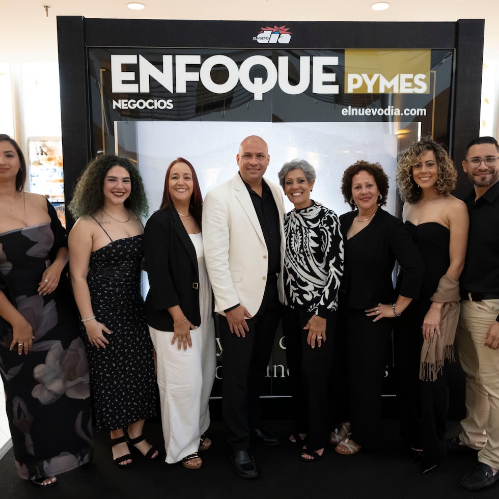 El equipo de Dream Team Collectibles dijo presente. Desde la izquierda Yeidi Villanueva Sánchez, Janyshia Méndez, Ruth Nogueras, Rafael Villanueva Sánchez, Lourdes Villanueva, Cynthia Villanueva, Stephanie Villanueva Sánchez y Francisco Álamo.