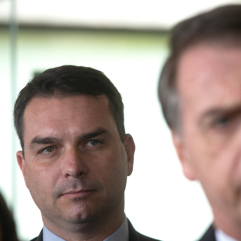 El hijo del líder ultraderechista, que consiguió este domingo una ventaja de un 2% sobre Lula en la primera vuelta, tendrá ahora por delante tres semanas para conseguir el apoyo de los otros candidatos conservadores.