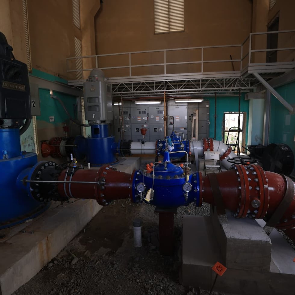 La rotura en la planta de filtros Finca Rosso 1 ocurrió debido a una fluctuación de voltaje que apagó e incendio las bombas repentinamente y llevaron a una mezcla de aire y agua que rompió las tuberías.