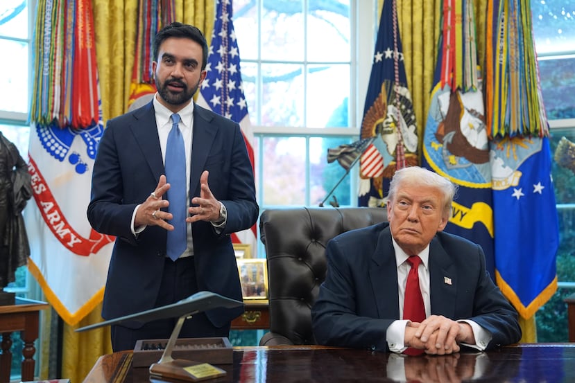 El presidente Donald Trump escucha al alcalde electo de la ciudad de Nueva York, Zohran Mamdani, mientras habla en el Despacho Oval de la Casa Blanca, el viernes 21 de noviembre de 2025, en Washington. (Foto AP/Evan Vucci)