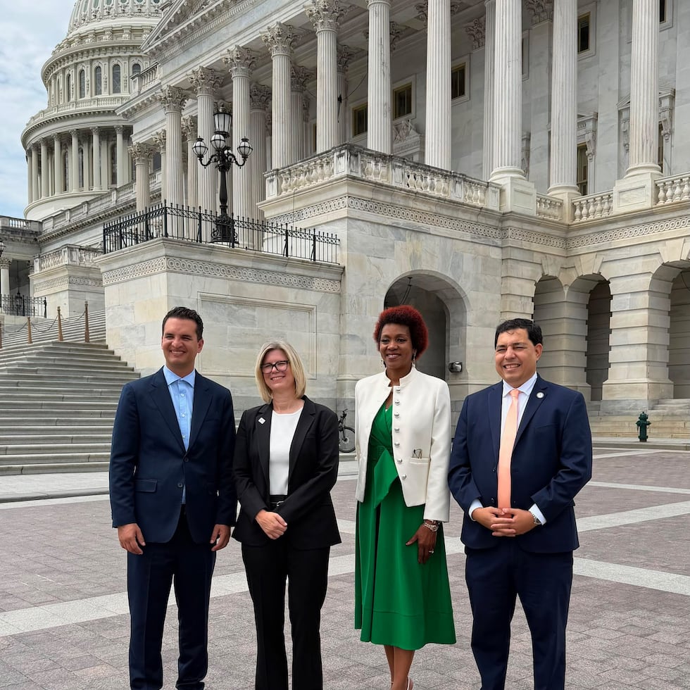 Ángel Hoyos, CEO of Diversia Health (left), and Luis Belén, CEO of NHIT (right), participated in the organization's summer summit at the U.S. Senate.