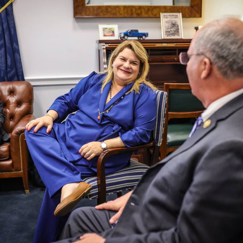 La gobernadora Jenniffer González regresaba este viernes a San Juan.