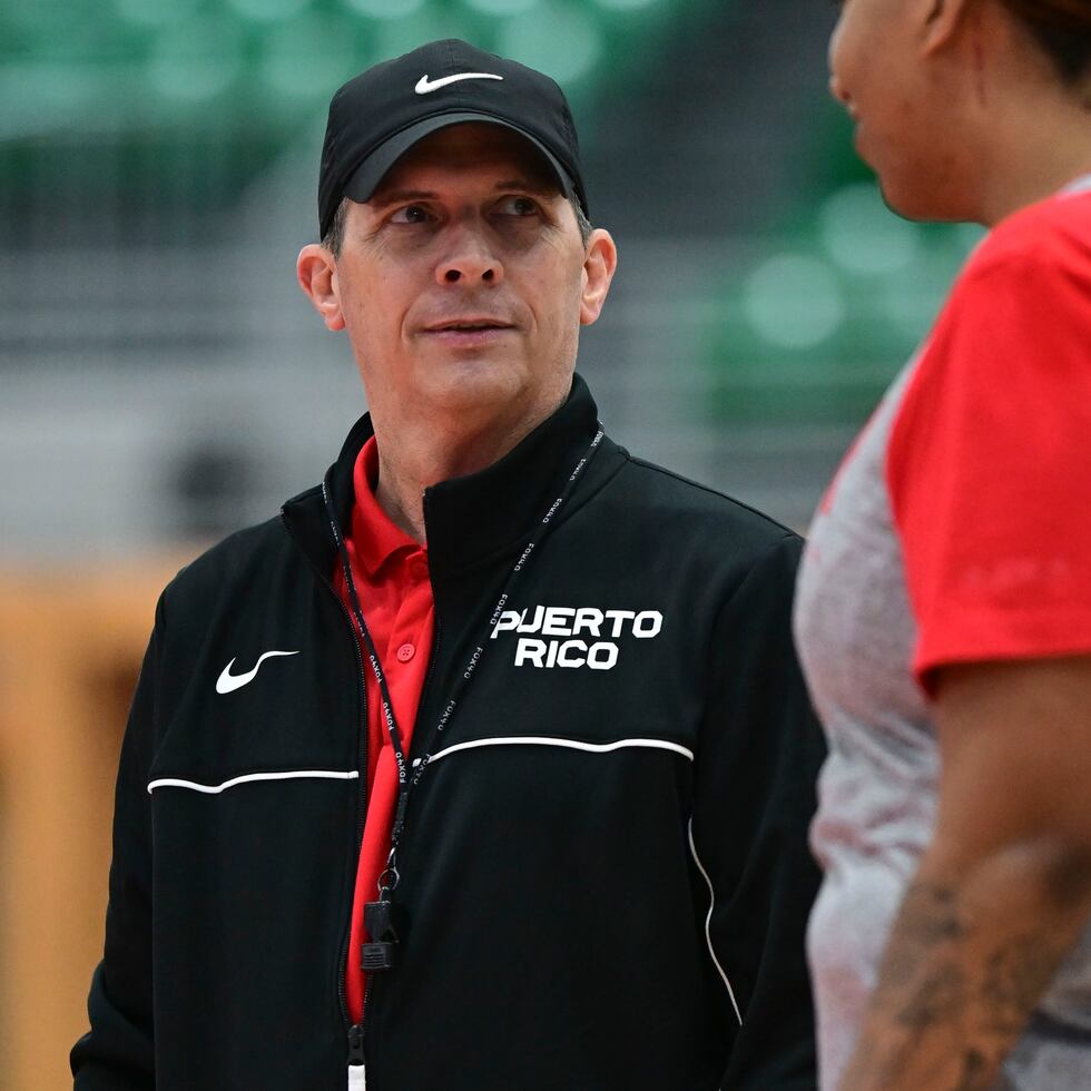 Jerry Batista, dirigente del Equipo Nacional de baloncesto femenino.