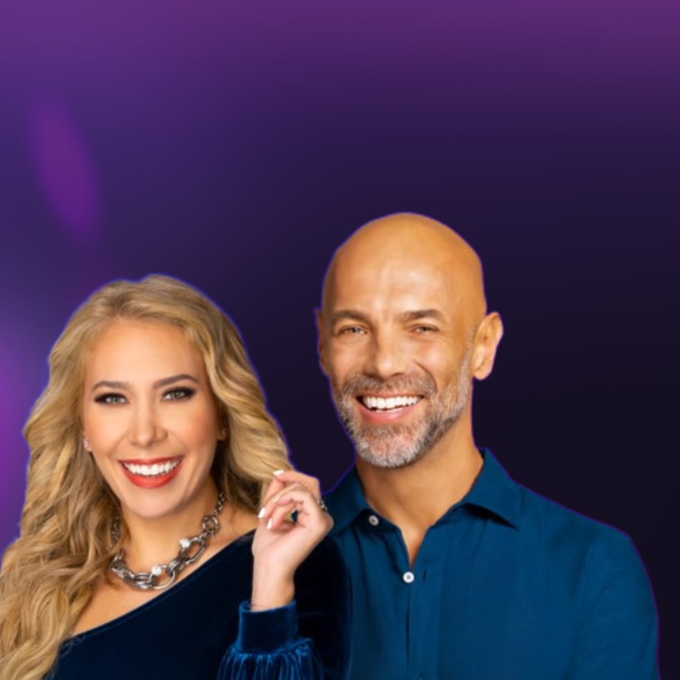 Jimena Gállego y Javier Poza, conductores de "La casa de los famosos".