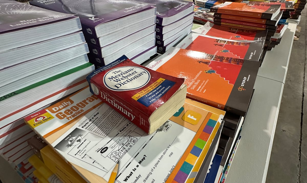 IslandCorps distribuye más de 1,200 materiales escolares gratis a maestros en "El Aula Libre"