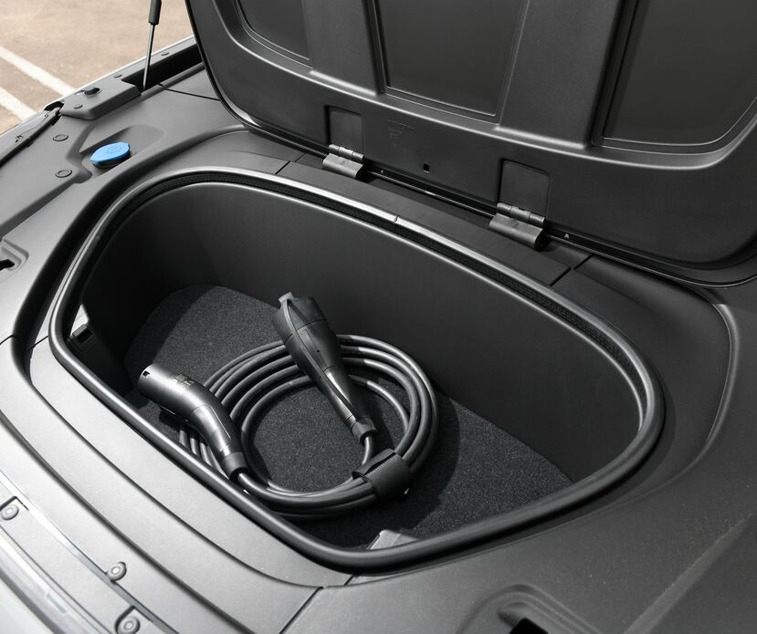 El Volvo XC40 Recharge Pure Electric y el C40 Recharge Pure Electric cuentan con dos motores eléctricos "all wheel drive" que generan 402 caballos de fuerza.