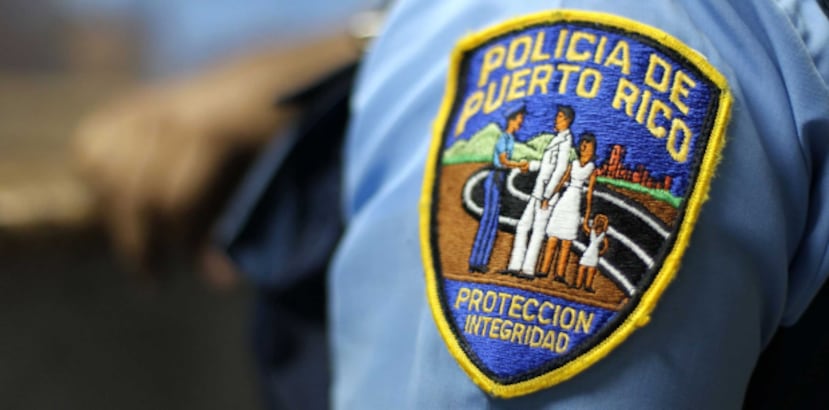 La guagua marca Ford F-150, roja, modelo 2003, fue ocupada el 1 de septiembre luego de que su conductor tuvo un accidente de tránsito y el vehículo cayó por un risco. (Archivo)