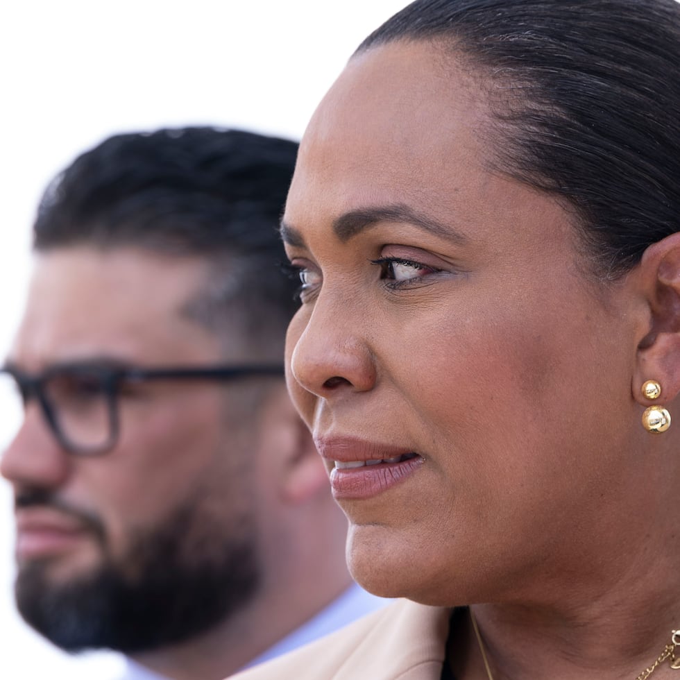 Rivera Santana afirmó que la presencia de su firma digital no implica que examinara personalmente la solicitud, ni que avale las posturas o denominación de la organización.