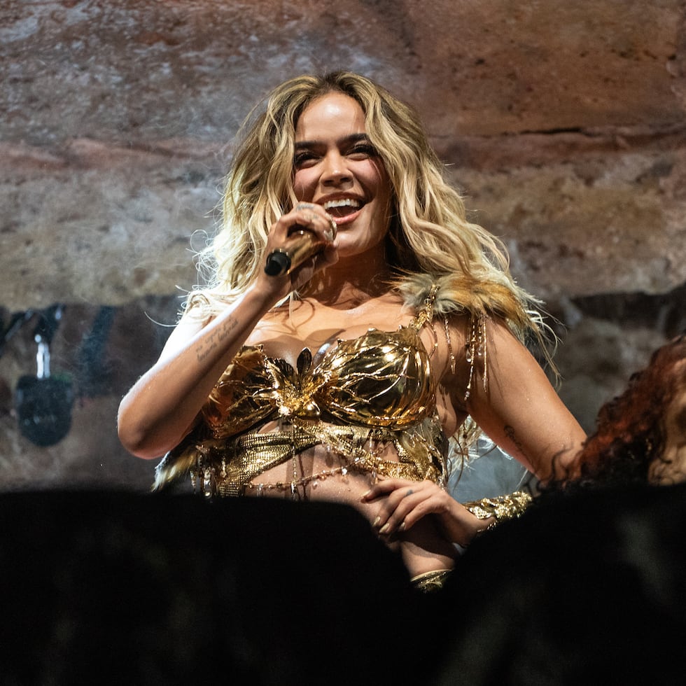 Karol G debutó en la noche del domingo en el Festival Coachella.
