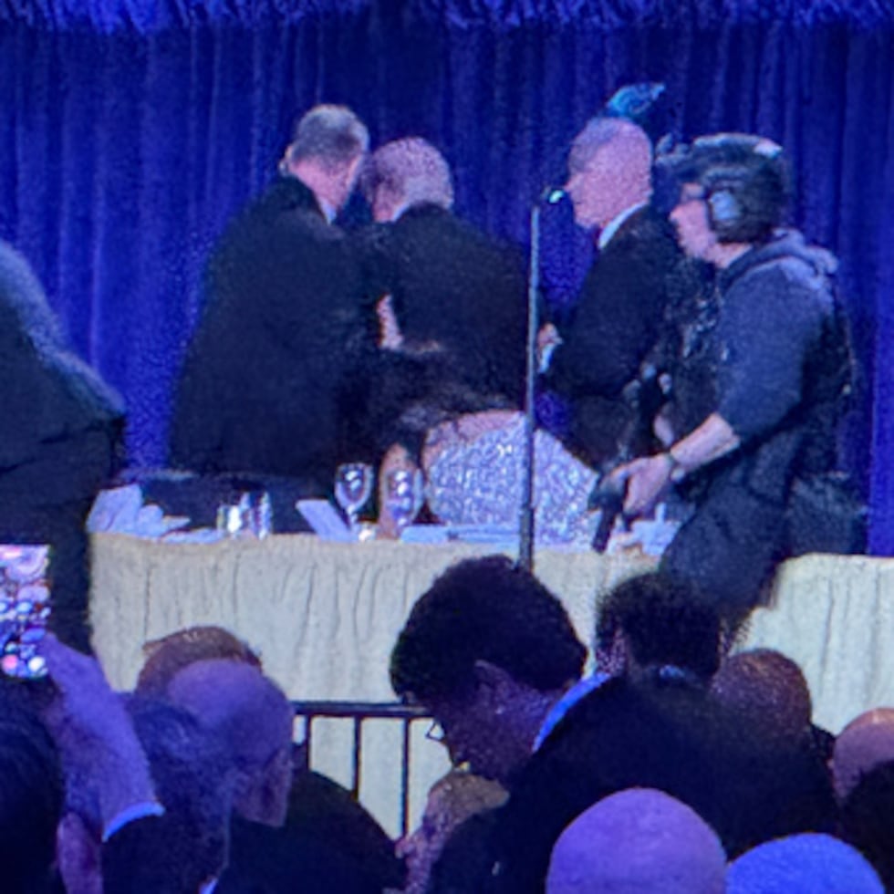 Dentro del Servicio Secreto, los agentes de los equipos de inteligencia de protección y evaluación de amenazas también están reexaminando las amenazas proferidas contra Trump en los últimos meses.