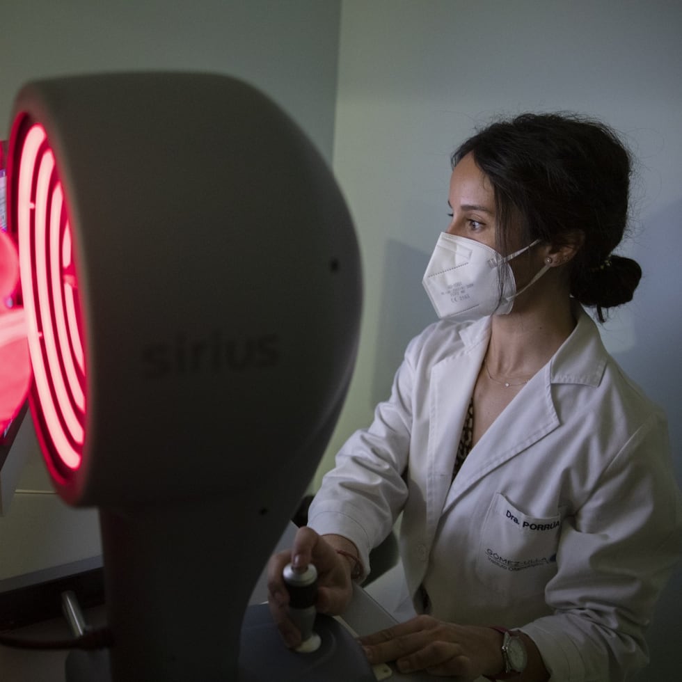 "La disminución de estrógenos puede también aumentar la fatiga visual, provocar fluctuaciones de graduación o influir en el riesgo de glaucoma" como explica la Dra. Laura Porrúa, especialista en Miranza Instituto Gómez-Ulla.