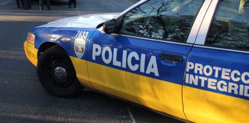 Las labores para la limpieza de la carretera terminaron a eso de las 8:00 a.m., pero según la Policía aún permanece lento el tránsito por la autopista en dirección hacia San Juan. (Archivo)