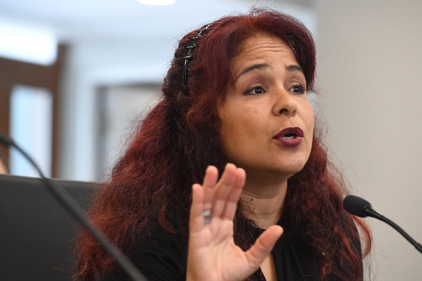 La actriz Anamín Santiago dijo que hay que “analizar con calma” las comunicaciones que se dieron en el chat. A la derecha, el cantautor Sie7e, quien se expresó ayer en las redes sociales. (GFR Media)