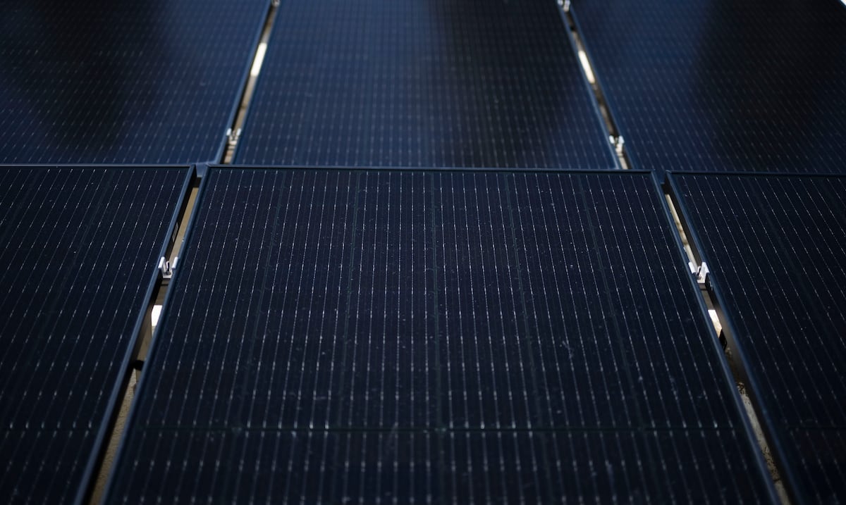 Policía investiga fraude con sistemas solares en Jayuya: víctimas reportan débitos no autorizados