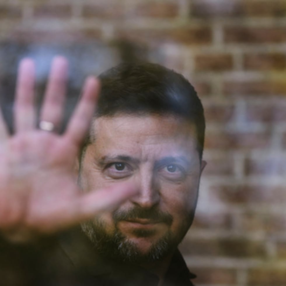 No fue posible verificar de forma independiente los comentarios de Zelensky, pero las autoridades rusas han informado de que los ataques han alcanzado infraestructuras en regiones situadas a más de 600 millas dentro de Rusia