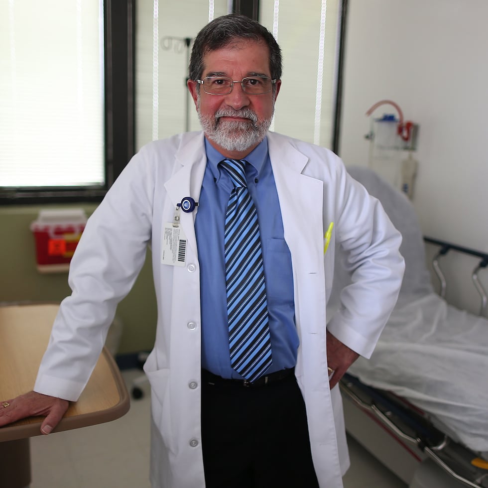 La primera obligación de un médico no es confirmar sus propias hipótesis o prejuicios. Es escuchar. Cada vez que un médico descarta un síntoma sin investigarlo, atribuye un dolor a la imaginación, corre el riesgo de repetir un error con siglos de historia, afirma Fernando Cabanillas.