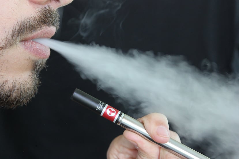Se han identificado 34 casos de enfermedades pulmonares graves en personas que usaban un producto de vapeo que contenía cannabis. (Lindsay Fox / Pixabay)