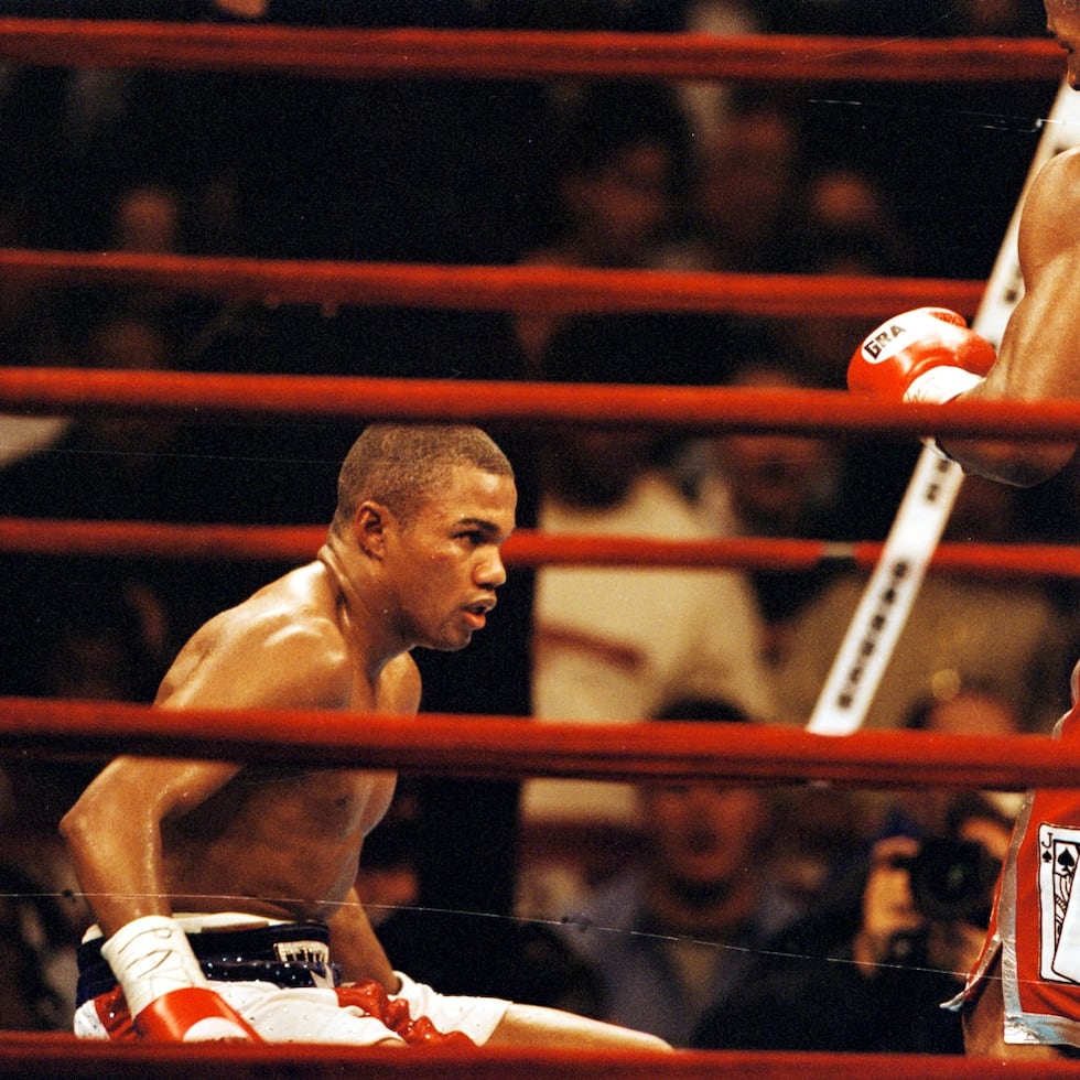 Félix "Tito" Trinidad cae ante Bernard Hopkins en la mega pelea hace 25 años en el Madison Square Garden.