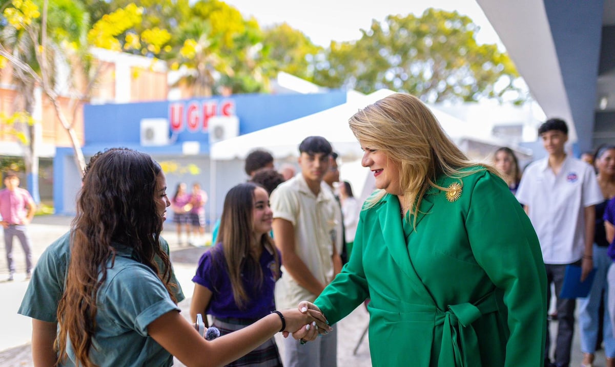Jenniffer González regresa a la University Gardens para celebrar los 50 años de la institución: “Soy lo que soy gracias a esta escuela”