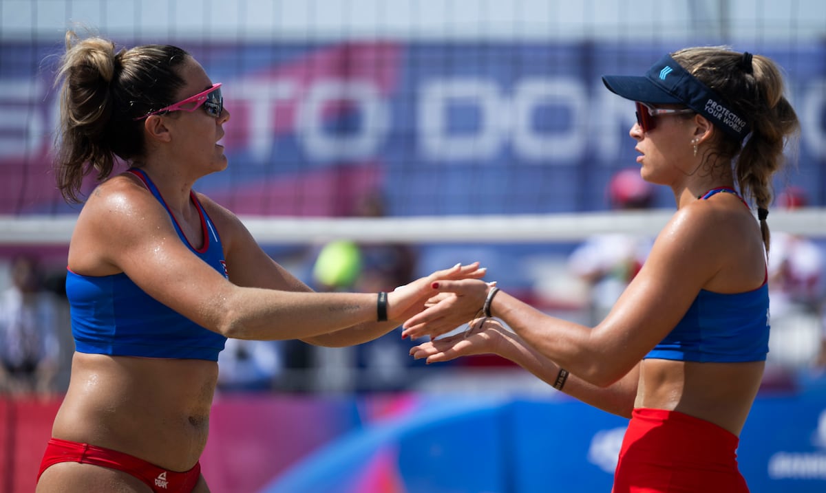 ¡Gigantes en la arena! Las boricuas Allanis Navas y María González revalidan el oro en el voleibol de playa