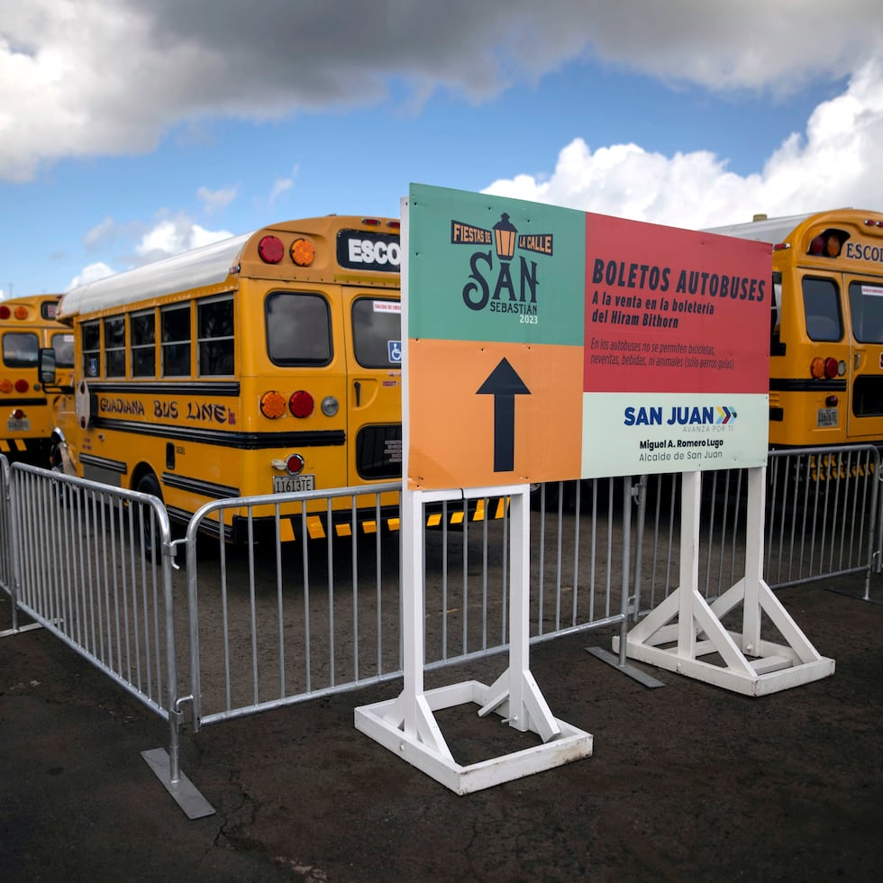 Estacionamiento del Estadio Hiram Bithorn para las Fiestas de la Calle San Sebastián.