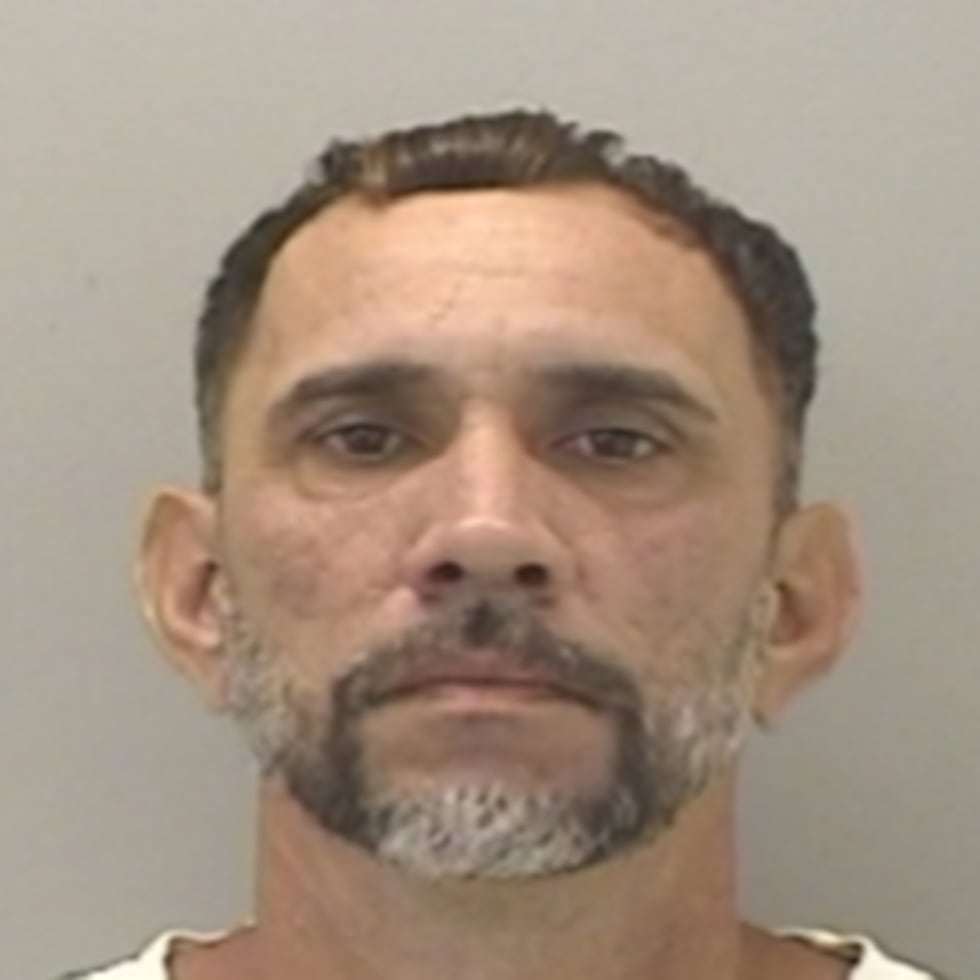 El imputado fue identificado como Daniel Acevedo Rivera, de 45 años de edad y residente de San Juan.