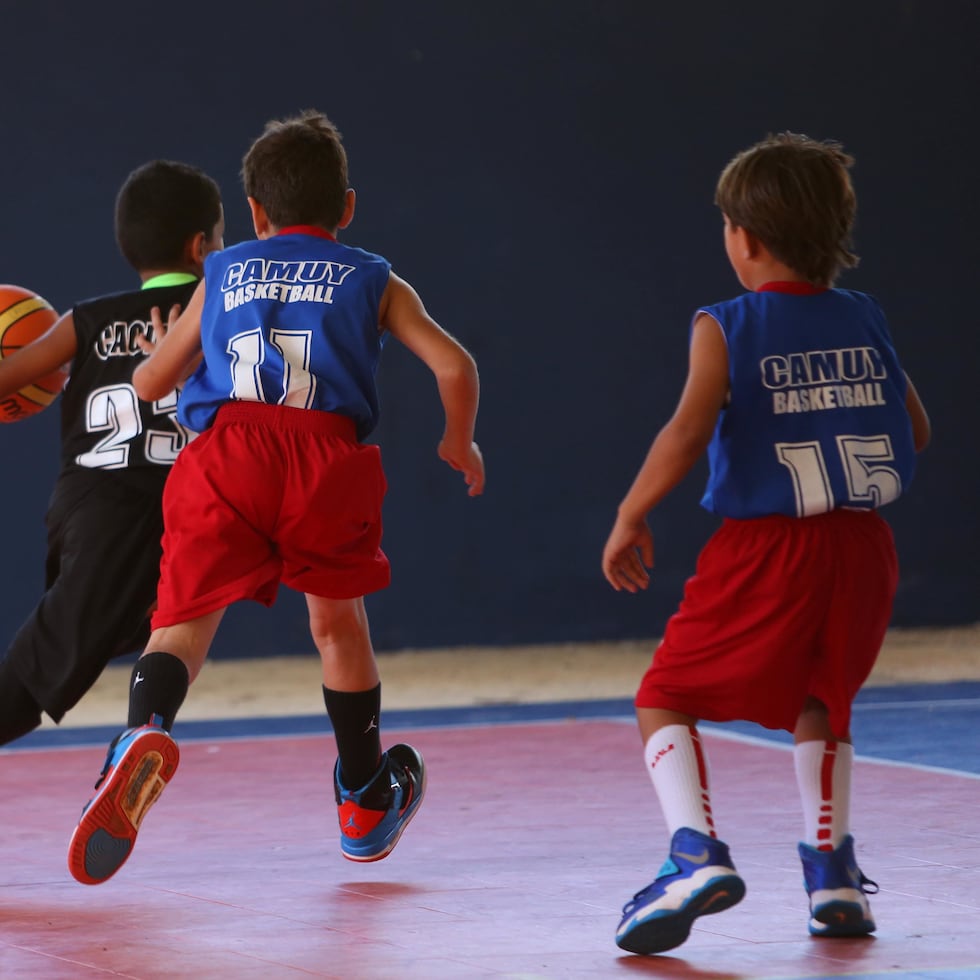 Todos los entrenadores de baloncesto en las ligas infantiles y juveniles están obligados a obtener la licencia nivel 1 del DRD.